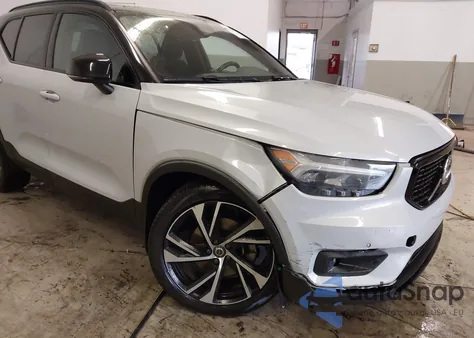 2020 Volvo Xc40 T5 R-Design z USA, uszkodzony, nr VIN YV4162UM7L2206675